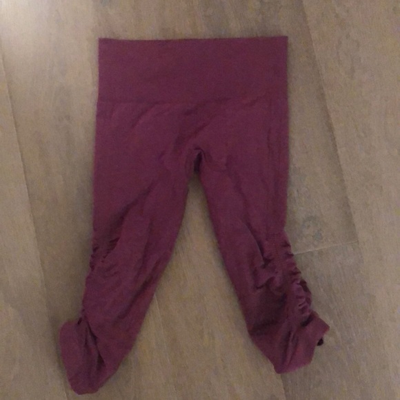 purple lululemon capris - Picture 1 of 2
